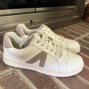EUC Mia Italia Malibu Sneakers